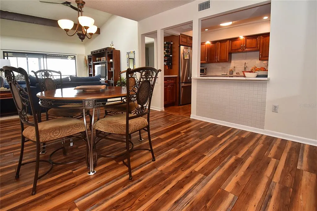 3 bed, 2.0 bath, 1320 sqft, $2,250 — Photo 2
