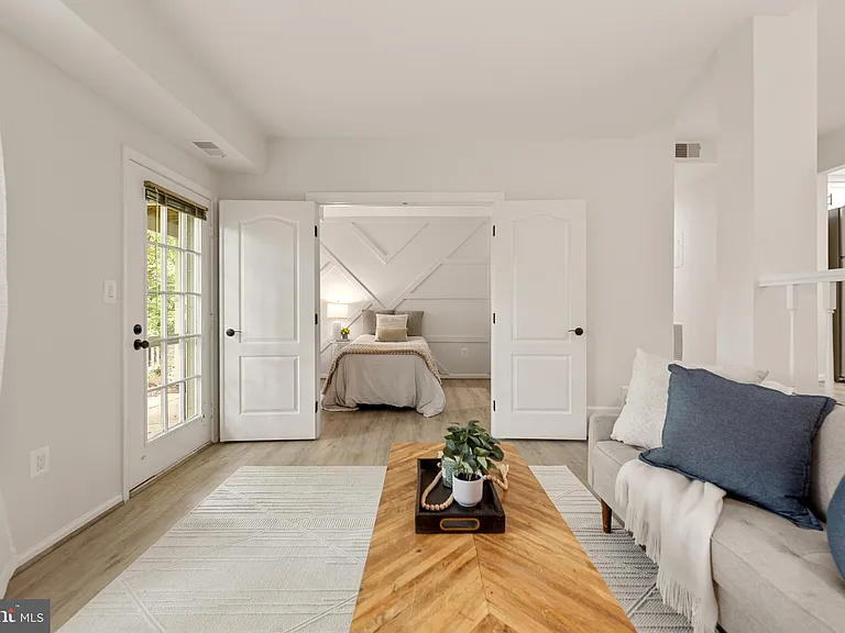 2811 S Woodrow St #B — Photo 4