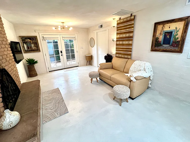 2002 E Copper St #1 — Photo 1