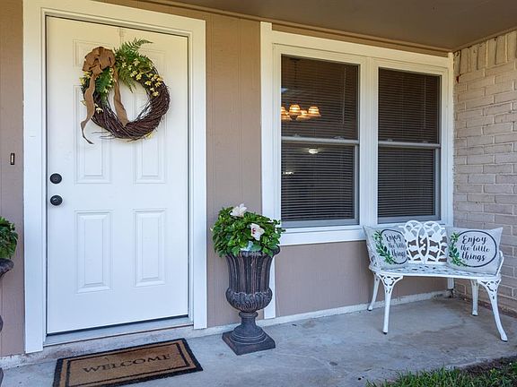 Inviting covered front porch to greet guests!