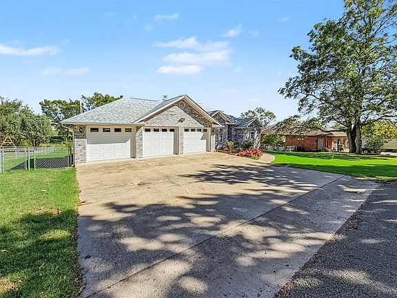3rd image of 5273 Jeanette Ln