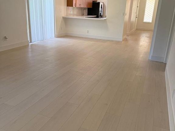 4th image of 235 Lakeview Drive #104