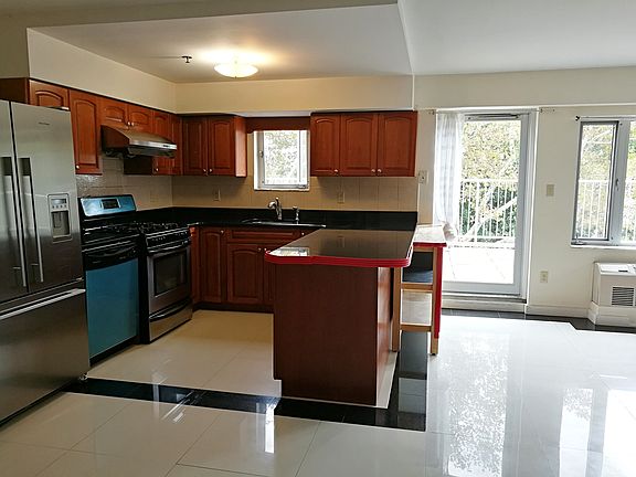 3rd image of 64-34 Grand Central Pkwy #3A