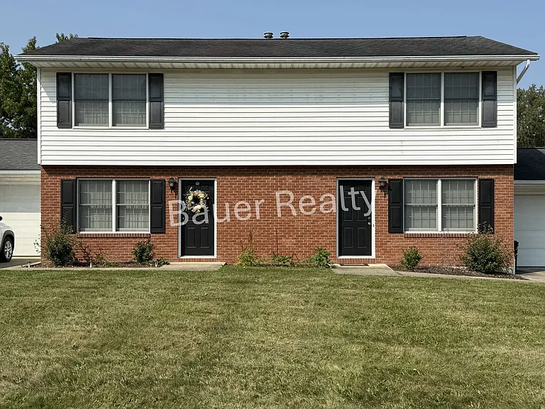 1255 Hillcrest Dr — Photo 1