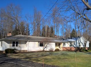 14452 Broadwood Dr, Burton, OH 44021