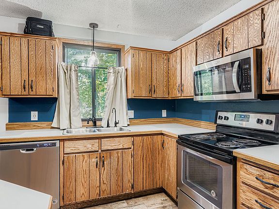 4th image of 114 South Dr #D