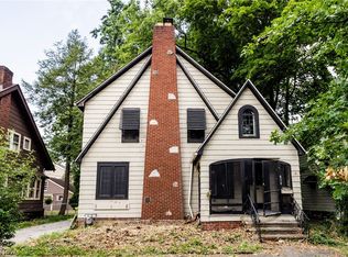 858 Roanoke Rd, Cleveland Heights, OH 44121