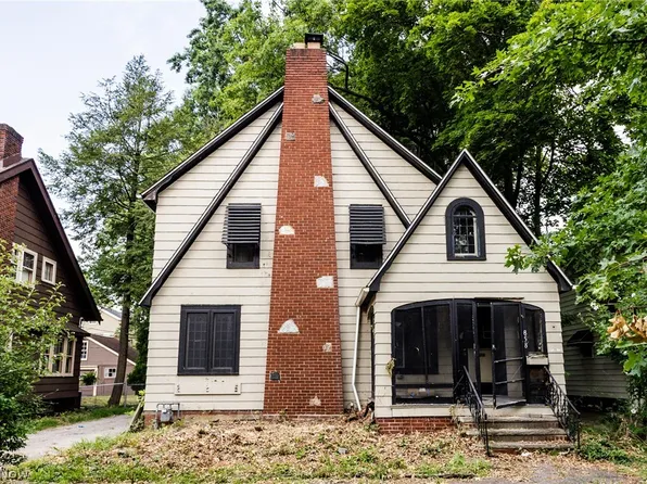 858 Roanoke Rd, Cleveland Heights, OH 44121