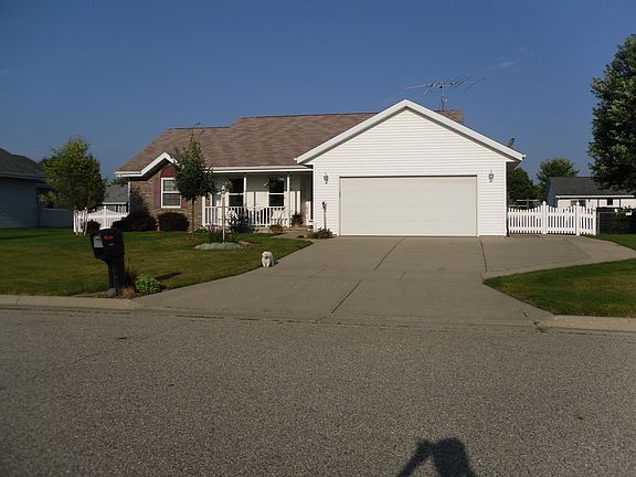 3rd image of 2211 Meadowlark Dr