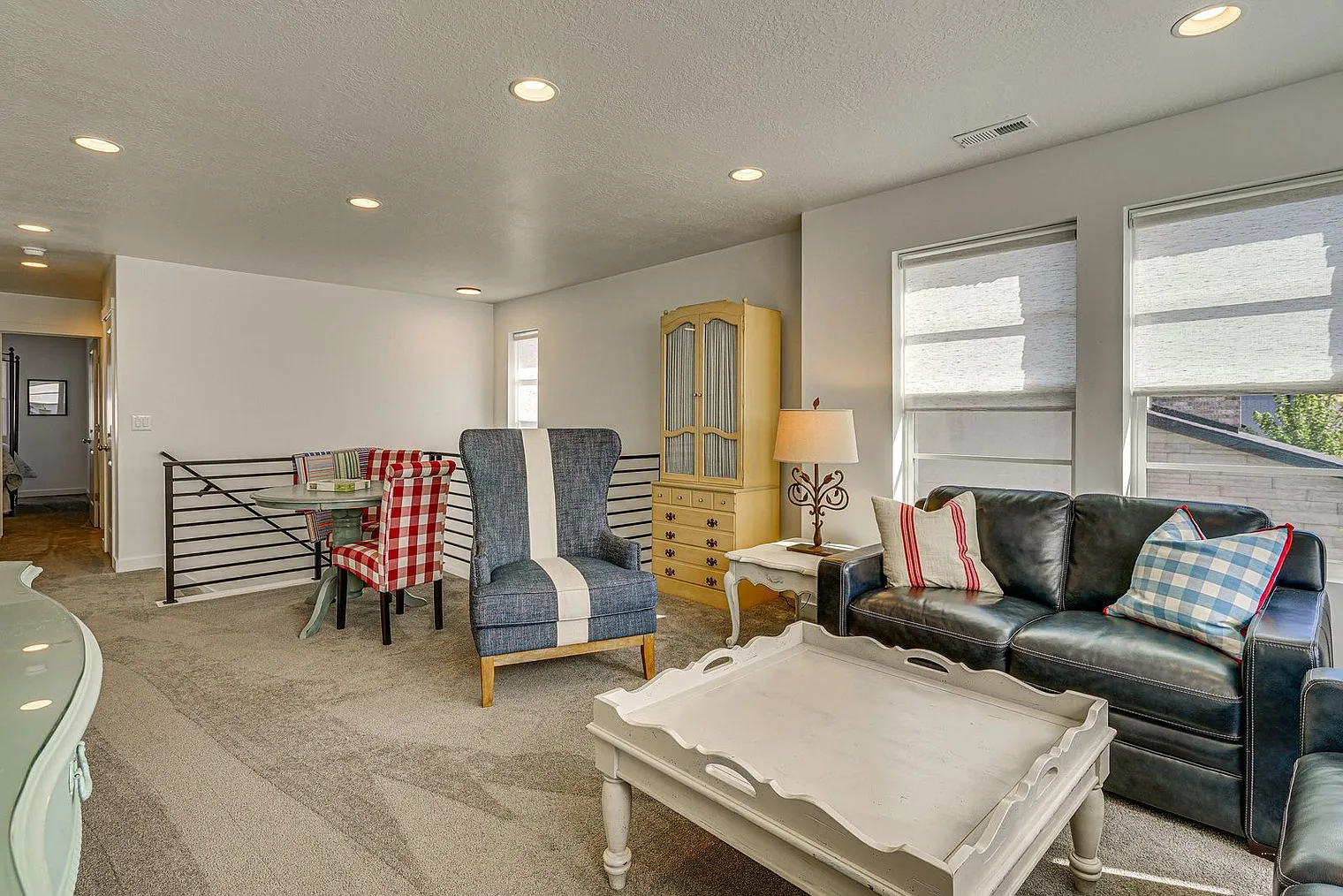 3 bed, 2.0 bath, 2744 sqft, $3,496 — Photo 3