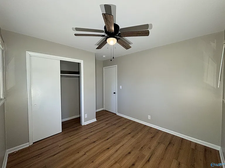 510 Clift Dr — Photo 17