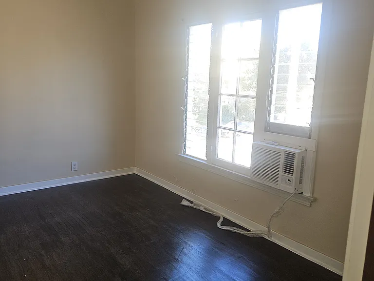 1460 S Holt Ave — Photo 15