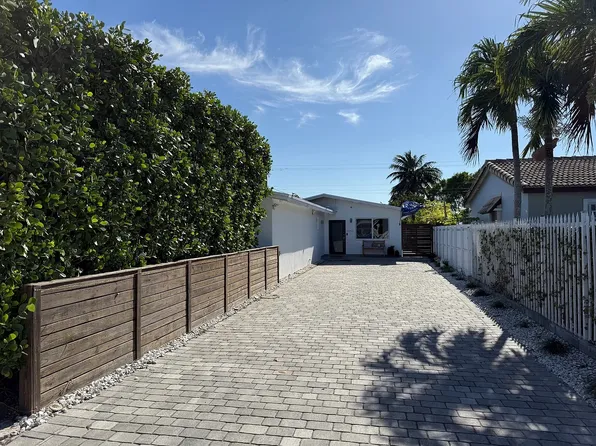 9252 SW 37th St #2, Miami, FL 33165