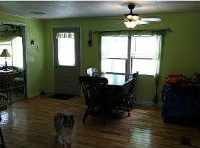 Kitchen/DR  w hard wood floors