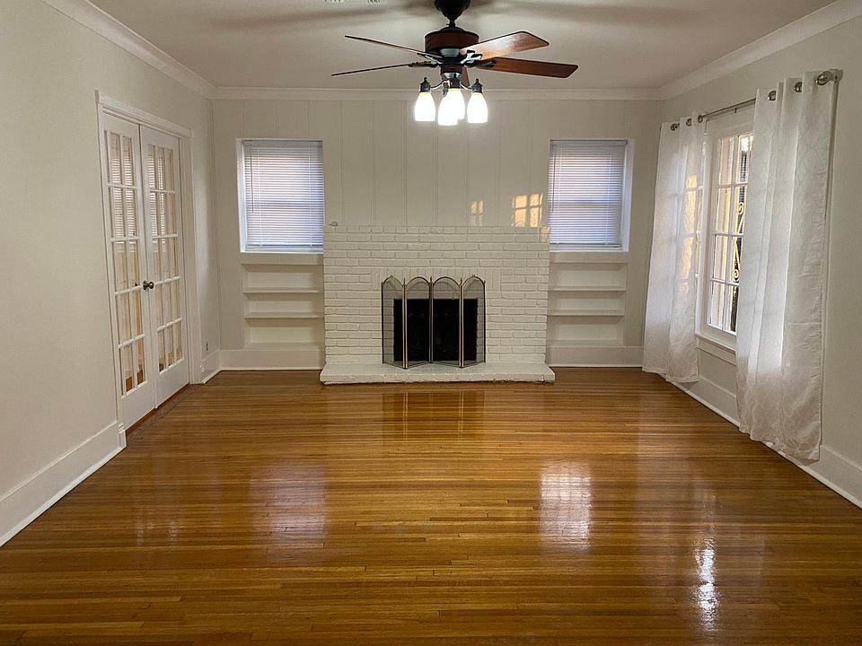 Spacious living room