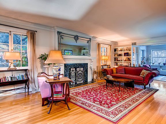 Living room w/ fireplace