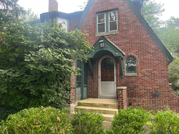 979 S Cassingham Rd, Bexley, OH 43209