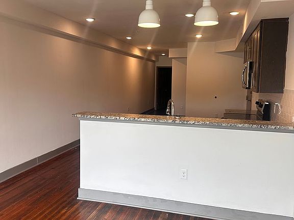 3rd image of 1209 Hull St #301