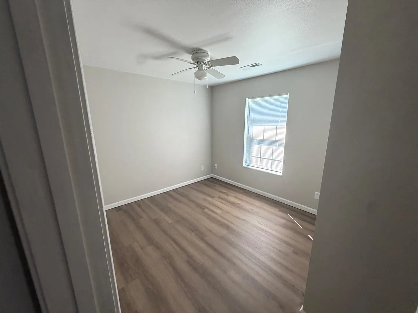 634 Veterans Dr - B — Photo 3