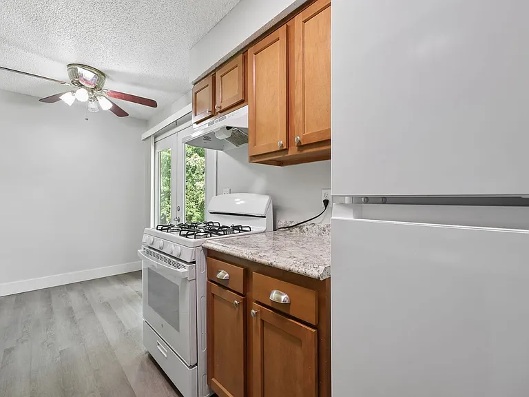 1400 Country Side Dr — Photo 15