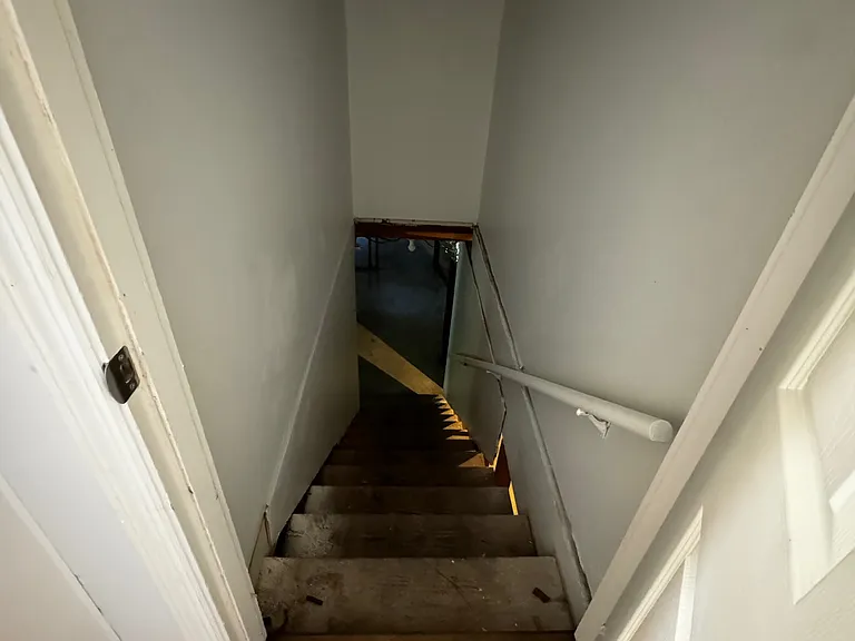 213 Rhodes Dr — Photo 9