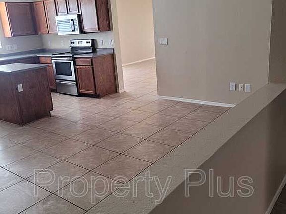 3rd image of 1679 N La Fresa Dr