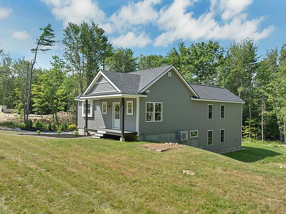 3rd image of 3114 Parade Road