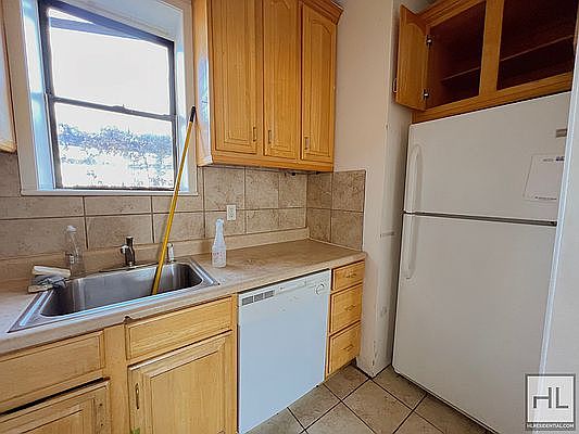 4th image of 1681 Amsterdam Ave #5C