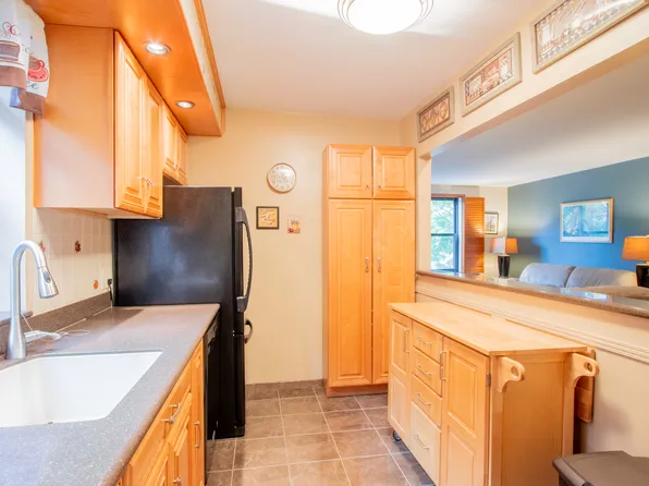 7423 Ridge Boulevard image 2 of 25