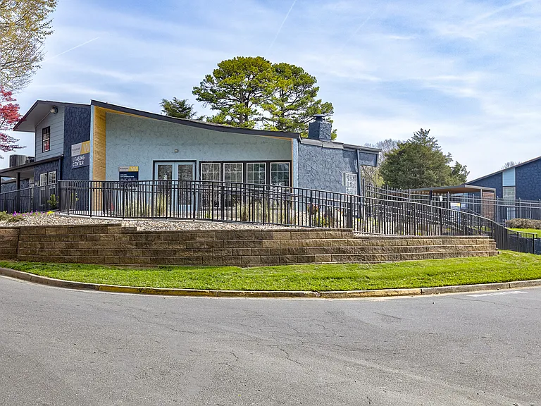 Winslow Apartments — Photo 15