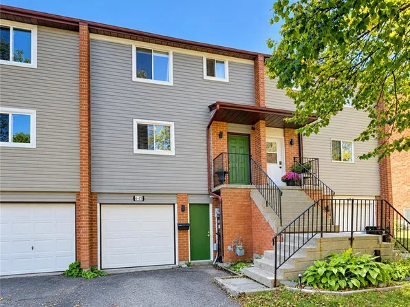 415 Bairstow Cres #4, Waterloo, ON N2K 2H7