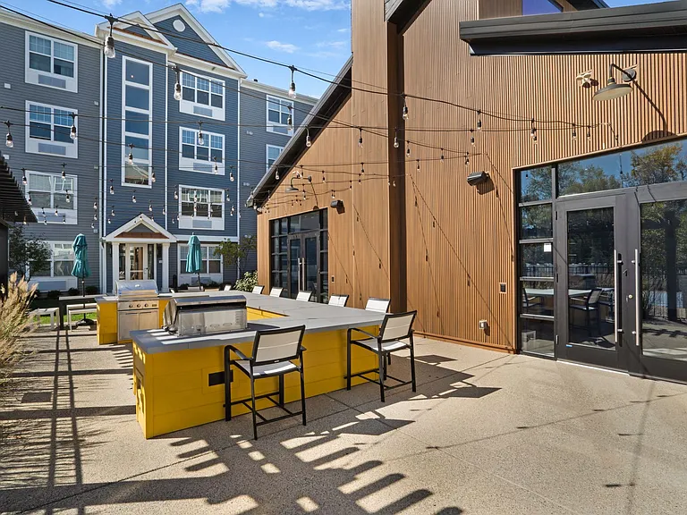 Station Place — Photo 15