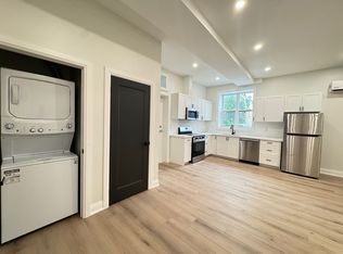 847 King St E #201, Hamilton, ON L8M 1B3