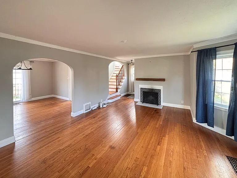 1340 E South St — Photo 7