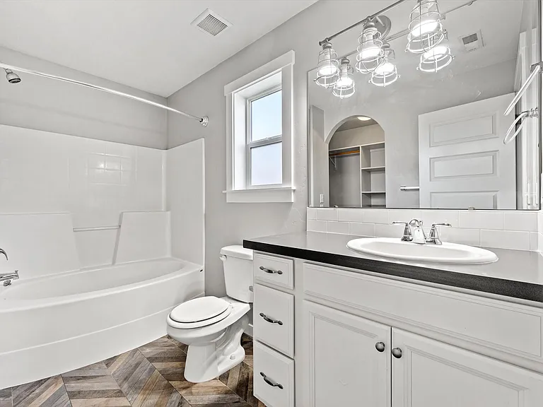 735 SW Huebert St — Photo 14