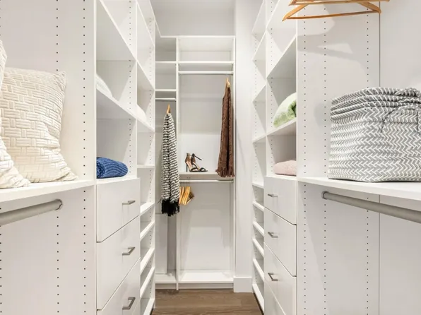 235 East 55th Street image 8 of 17