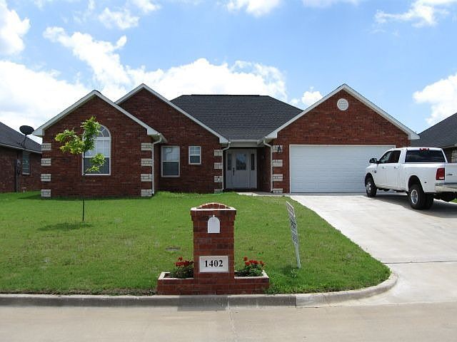 1st image of 1402 Sweetgum Pl