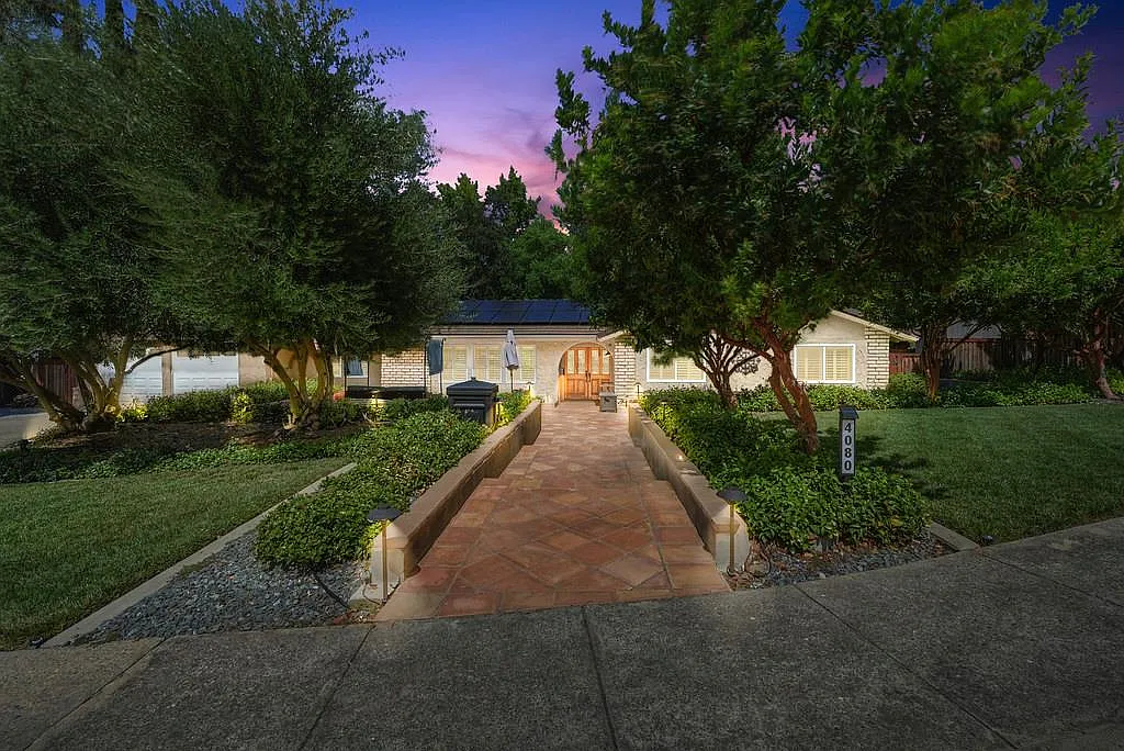 4080 Silver St photo 1