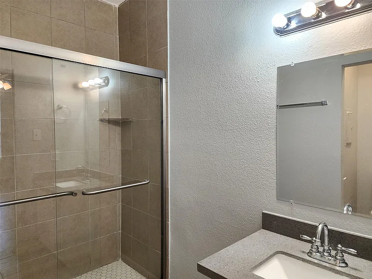 2255 Braeswood Park Dr #272 — Photo 18