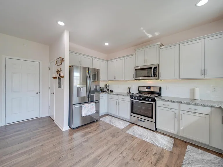 9609 Margrave Dr — Photo 3