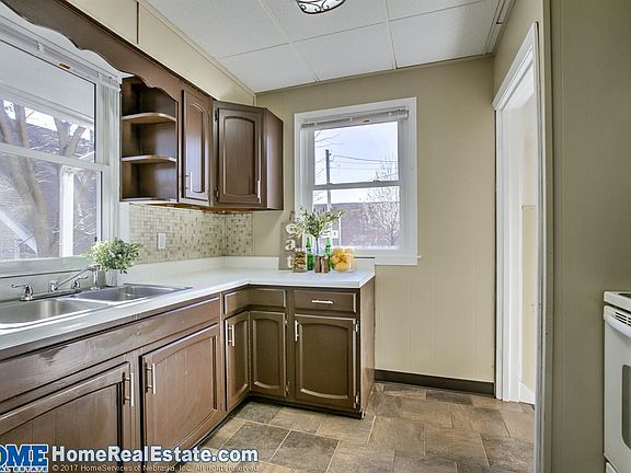 5th image of 2035 Jefferson Ave