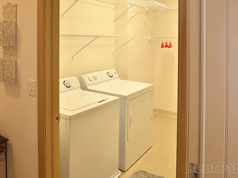 Ivy Ridge Apartments & Townhomes — Photo 6