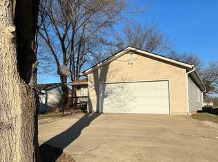 1038 S Glenn Ave, Springfield, MO 65802