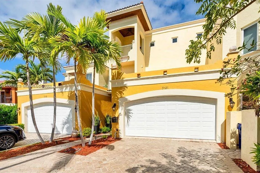 3 bed, 4.0 bath, 2264 sqft, $6,850 — Photo 1