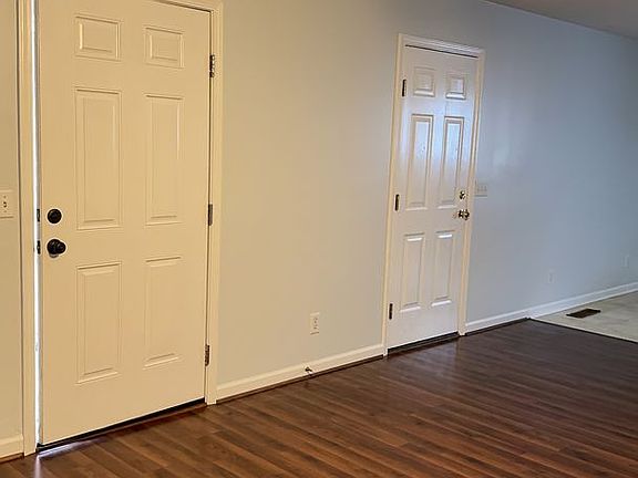 3rd image of 308 Parker Pl SW