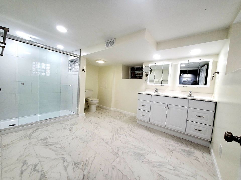 1st image of 5816 Pershing Ave #Basement