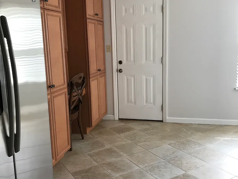1130 Valleyview Dr — Photo 8