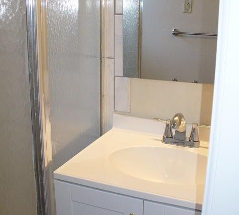 4th image of 139 Pine St APT 1