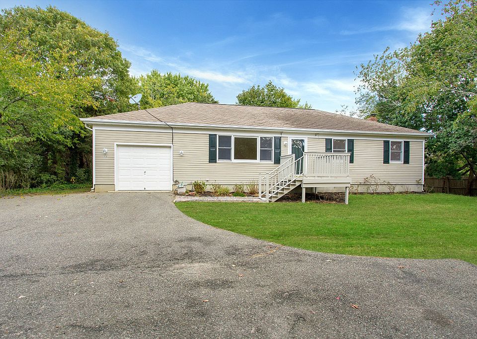 1st image of 121C Ponquogue Ave