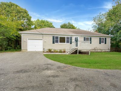 121C Ponquogue Ave, Hampton Bays, NY, 11946